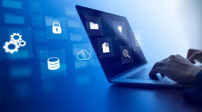 ホームページの保守管理でPC操作をするイメージ画像